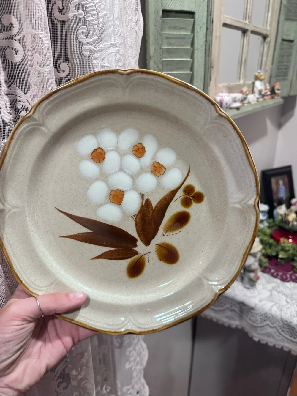 Vintage The Classics by Hearthside Floral Dinner Set in Cream and Brown